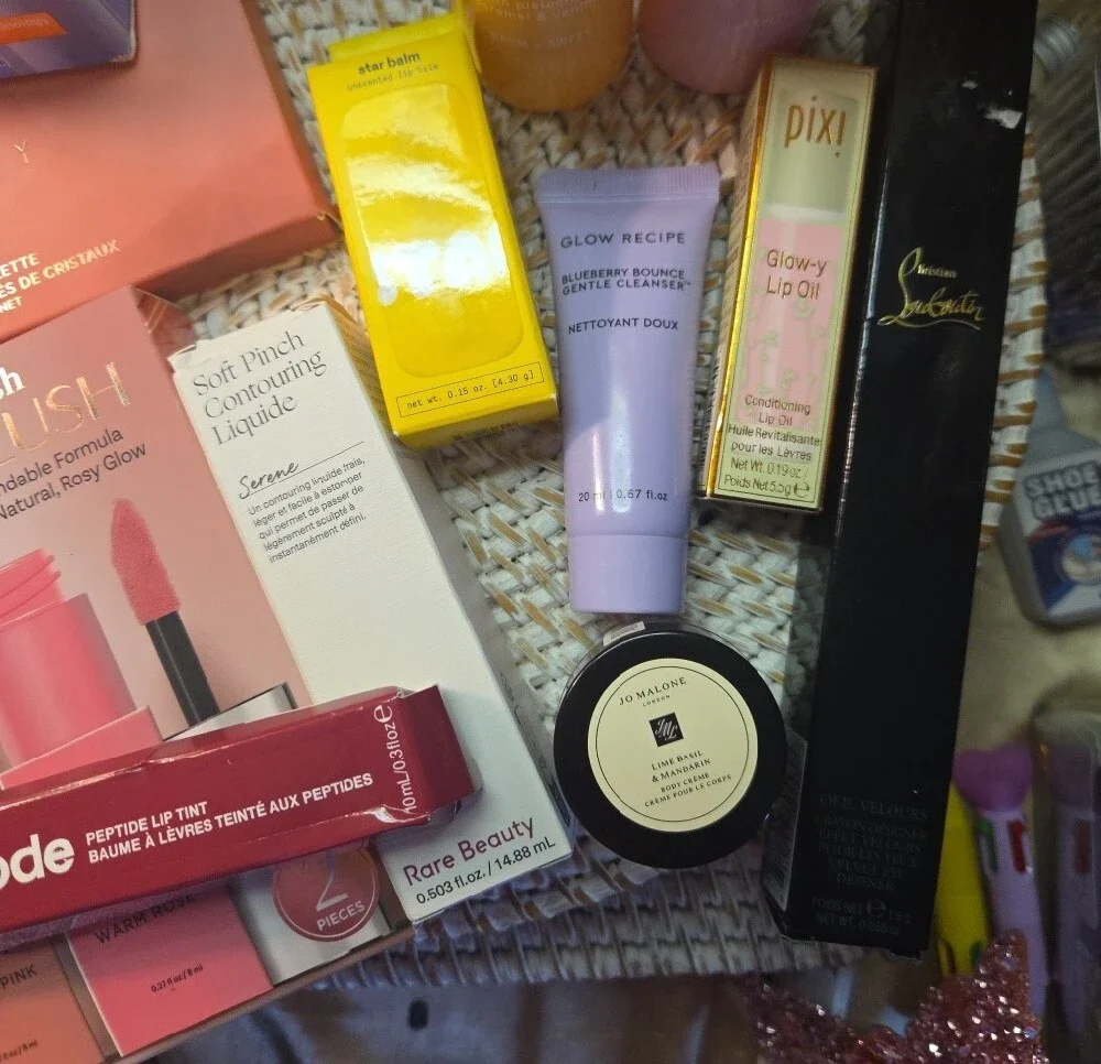 17 Beauty Set Rhode, Amika,Rare Beauty,kat V, Jo Malone,glow,kylie Louie Vutton
